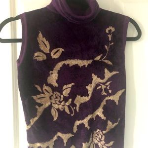 Elegant Neckline Sleeveless Soft Top-NEW